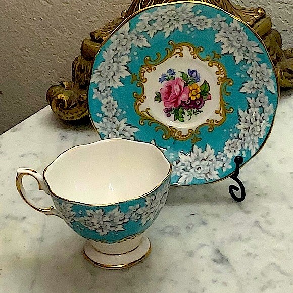 ROYAL ALBERT ENCHANTMENT FOOTED DEM CUP & SAUCER SET VINTAGE MADE ENGLAND BONE - Picture 5 of 16